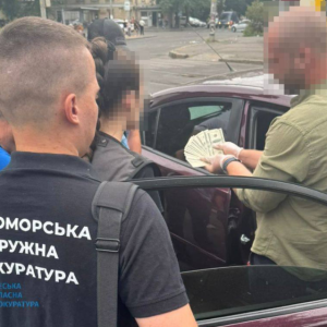 Такса за місце під сонцем: в Одесі чиновник погорів на хабарі за торгівлю біля моря