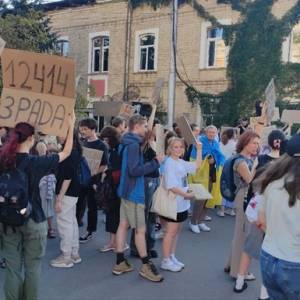 Протести в Україні набирають обороти