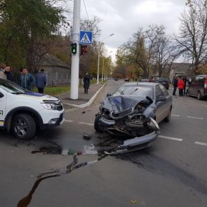 ДТП в Измаиле: Mercedes проехал на красный, два автомобиля повреждены (ФОТО)