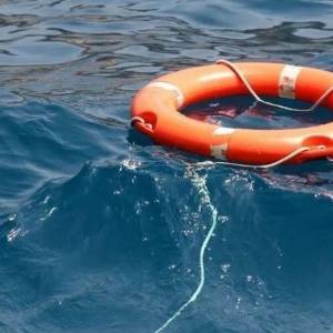 Трьох підлітків на матраці віднесло в море в Одесі – дітей врятували надзвичайники