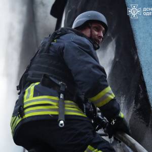 Дрони РФ атакували Одеську область: горіли радіоринок і гуртожиток
