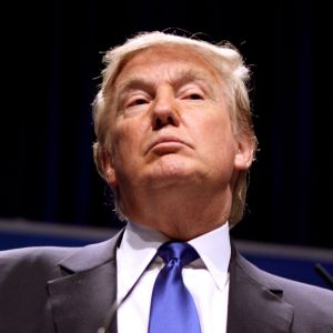"Экстравагантность" Трампа и его доступ к ядерной кнопке вызывают беспокойство в Сенате