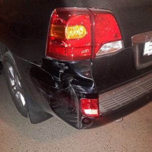 В Измаиле неустановленный автомобиль повредил припаркованный джип и скрылся (ФОТО)