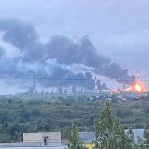 В росії горить черговий НПЗ та судно з військовим вантажем