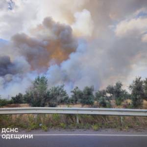 Через масштабну пожежу місто в Одеській області залишилося без води: прорвало центральну трубу