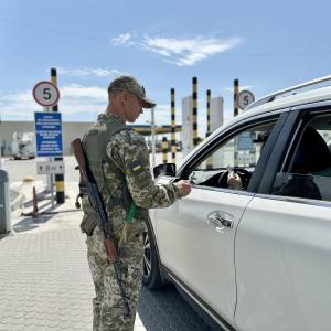 Українці до 22 років вже можуть перетнути кордон на Одещині