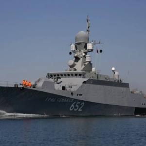Вперше в історії: Україна атакувала бойовий корабель РФ FPV-дронами, - Defense Express