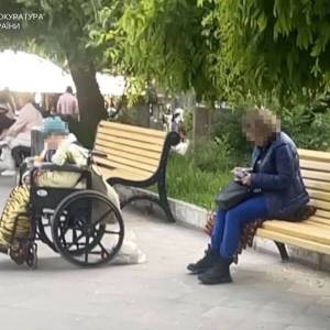 Одеситка примушувала жебракувати власну матір