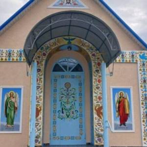Арцизькі художники розписали фасад каплиці Святого Кипріана ПЦУ