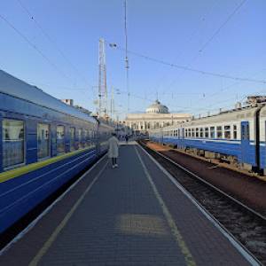 Ворог атакував інфраструктуру «Укрзалізниці»: затримуються шість одеських потягів