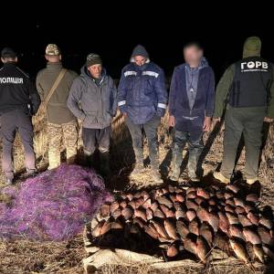 Браконьєр у Ренійській ОТГ незаконно витягував рибу з озера Ялпуг саморобними сітками з ліску