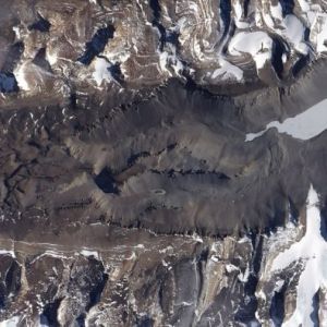 В NASA рассказали о таинственном соленом озеро в Антарктиде, которое не замерзает даже при -50.