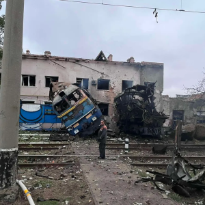 Росія завдала масованого обстрілу по депо в Одесі: є постраждалі