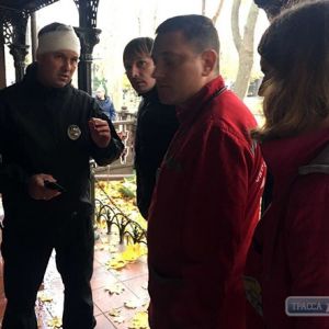 Во время беспорядков в Горсаду ранили начальника полиции Одессы: его ударили по голове прутом (ФОТО)