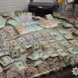 Одеські чиновники привласнювали гуманітарку та бюджетні мільйони