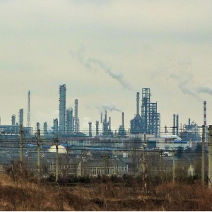 Великі державні НПЗ Китаю призупинили закупівлю російської нафти, – Reuters