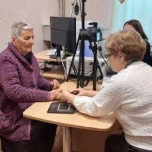 Дев’яносторічна жителька Одещини оформила закордонний паспорт