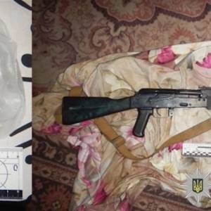 Канабіс і автомат Калашникова: місцева поліція розпочала розслідування