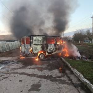 В Утконосівці згорів мікроавтобус
