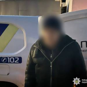 У Татарбунарахі чоловік через відмову пригостити випивкою вдарив знайому ножем