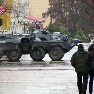 ОБСЕ: Луганск заполонили вооруженные люди и военные авто