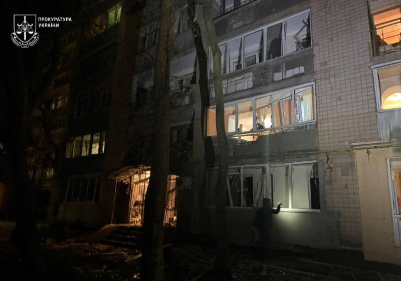 Ворог вночі атакував Одеський район: вісім осіб постраждали, пошкоджено будинки та школу Ворог вночі атакував Одеський район: вісім осіб постраждали, пошкоджено будинки та школу