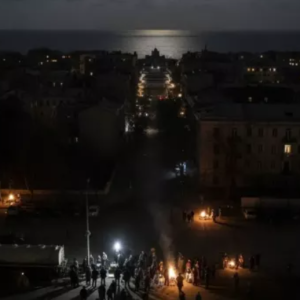 “Немає світла вже вісім діб”: Одесити перекрили дороги на знак протесту