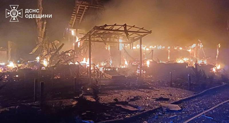 Ворог вночі атакував Одеську область: одна людина загинула, двоє отримали поранення Ворог вночі атакував Одеську область: одна людина загинула, двоє отримали поранення