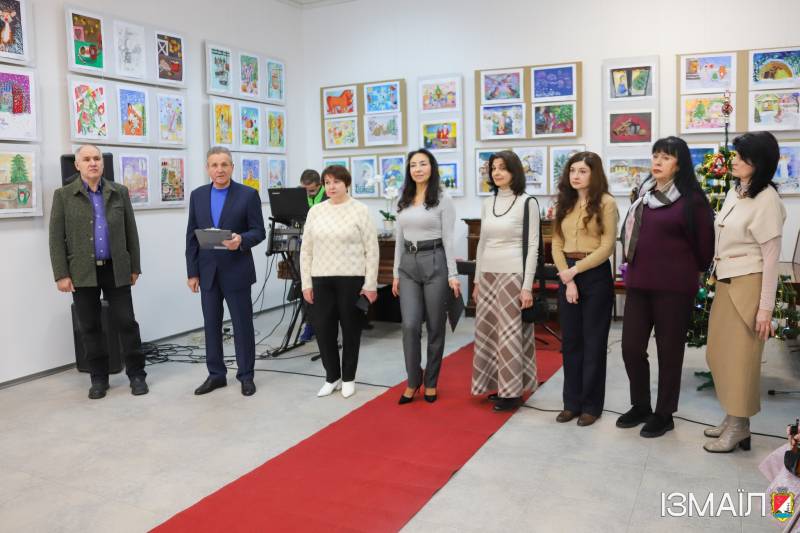 На ХХVII виставці дитячої творчості «Різдвяна феєрія» у Обласному центрі Естетичного виховання На ХХVII виставці дитячої творчості «Різдвяна феєрія» у Обласному центрі Естетичного виховання
