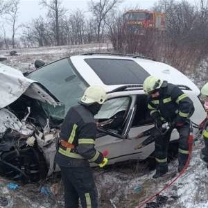 На трасі під Ізмаїлом серйозна ДТП: водійка затиснута у BMW, 4 потерпілих