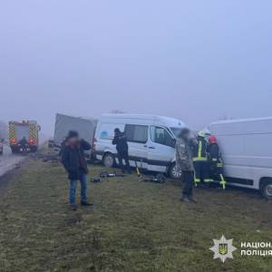 Аварія біля Криничного: зіткнулися два мікроавтобуси
