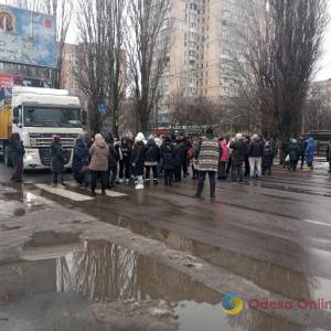 Жителі Пересипського району Одеси через відсутність світла перекрили дорогу