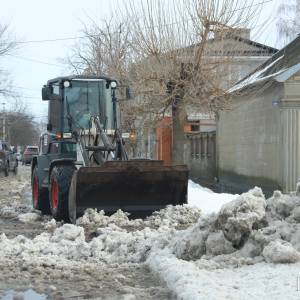 Працівники КП «Житсервіс» продовжують цілодобово й сумлінно працювати над ліквідацією наслідків зимової негоди