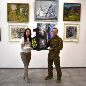 До колекції Ізмаїльської картинної галереї передано особливий експонат — уламок ворожого «шахеда», перетворений на мистецький арт-об’єкт