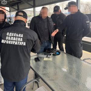 Тариф» за безперешкодне проходження контролю – на корупції викрили посадовця Одеської митниці