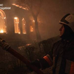 Велика пожежа в Одеській області: вогонь спалахнув у будівлі ліцею