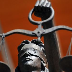 В Запорожье будут судить судью за оправдание чиновника