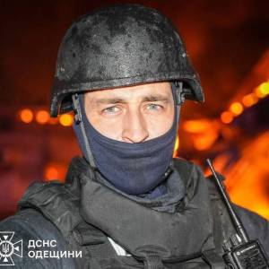 Одеські рятувальники вивели трьох людей із задимленого будинку на Академіка Філатова