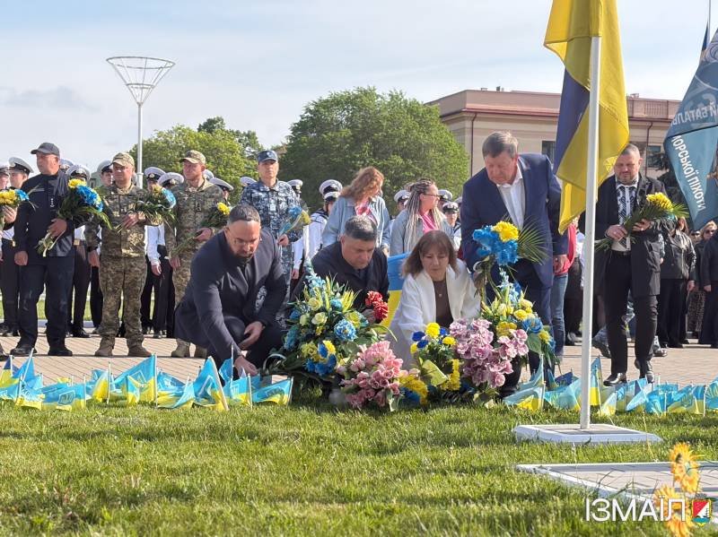 В Ізмаїлі у День пам’яті та перемоги над нацизмом пройшли митинги пам'яті та вшанування В Ізмаїлі у День пам’яті та перемоги над нацизмом пройшли митинги пам'яті та вшанування