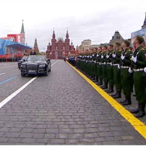 Улюблене дітище диктатора Путіна: парад у Москві тривав 45 хвилин, він пройшов без військової техніки та з відключеннями інтернету