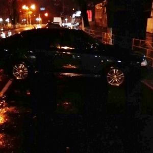 В Измаиле в центре ночью снесли дорожное ограждение (ФОТО)