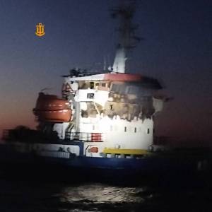 Атака на Одещину: знеструмлено п’ять сіл, пошкоджено турецьке судно, дрон влучив у багатоповерхівку в Румунії