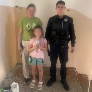 В Одесі перехожі та патрульні повернули додому шестирічну дівчинку, яка заблукала