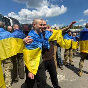 Ще 185 українських захисників сьогодні повернулися додому з російської неволі