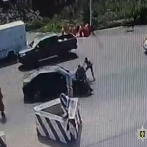 Наїхав на прикордонника під час перевірки документів: на Одещині затримали водія BMW