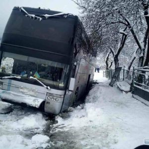 Автобус с пассажирами, следовавший из Одессы в Италию, съехал в кювет (ФОТО)