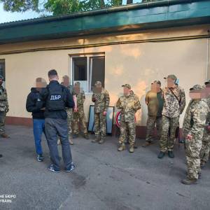 Били і сексуально катували: ДБР викрило групу працівників РТЦК на Одещині