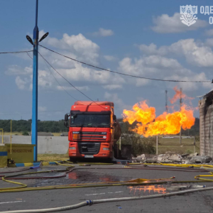 На півдні Одещини ворожий «шахед» атакував АЗС – виникла пожежа