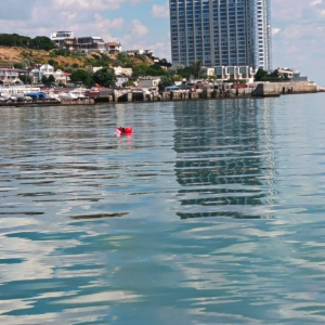 На пляжах Одеси рятувальники повернули на берег сімох людей, яких відносило у відкрите море