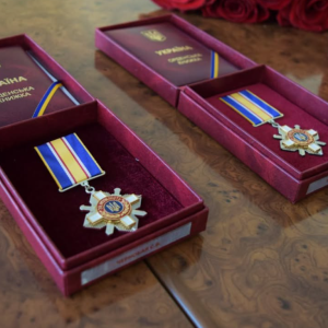 Нагороди посмертно героям-захісникам України вручили рідним загиблих